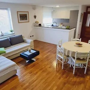 https://apartment-lory.in-istria.net